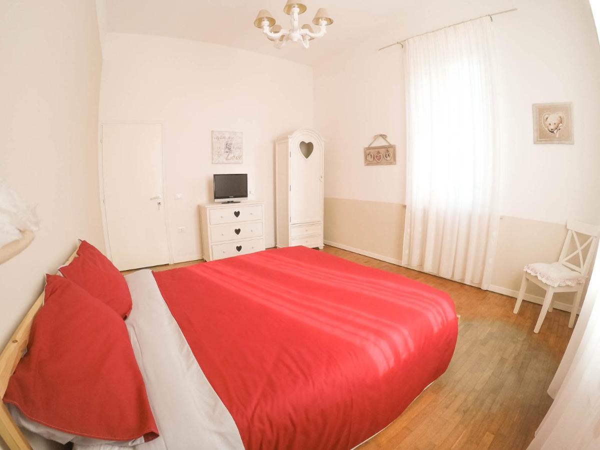 Il Bianconiglio R&B Bed & Breakfast Carraie Екстериор снимка